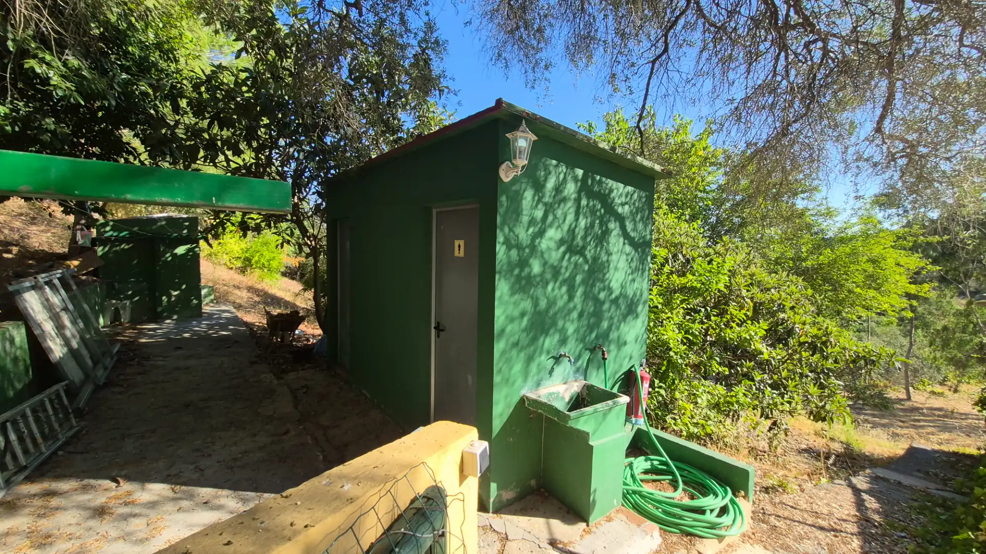 Vista exterior de Finca rústica en venda en Los Barrios amb Jardí privat, Terrassa i Piscina