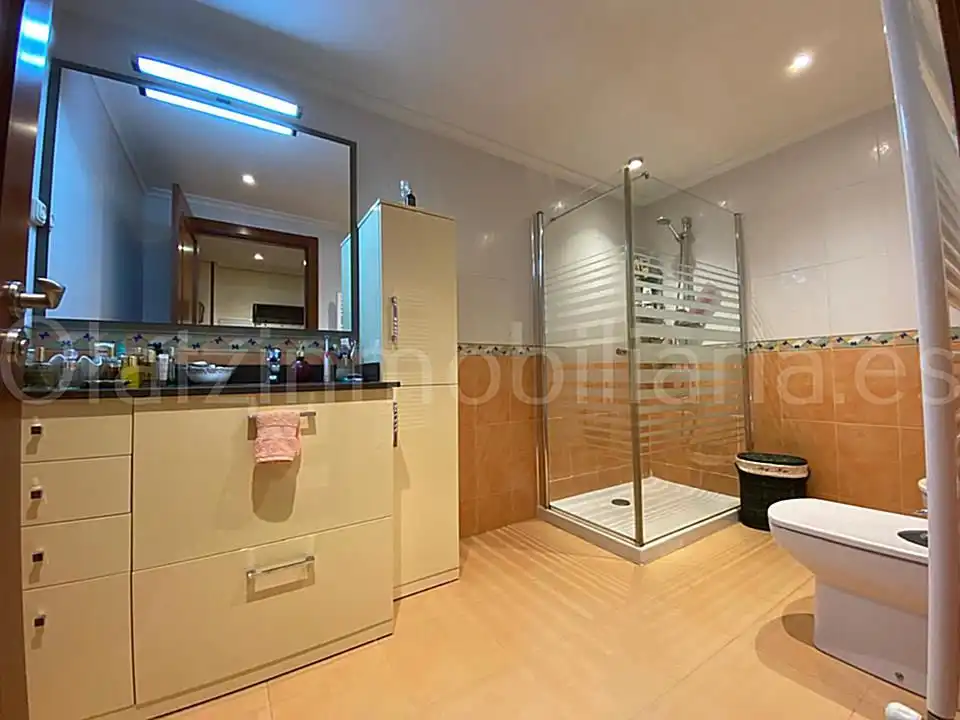 Bathroom of Flat for sale in Balmaseda  with Heating and Storage room
