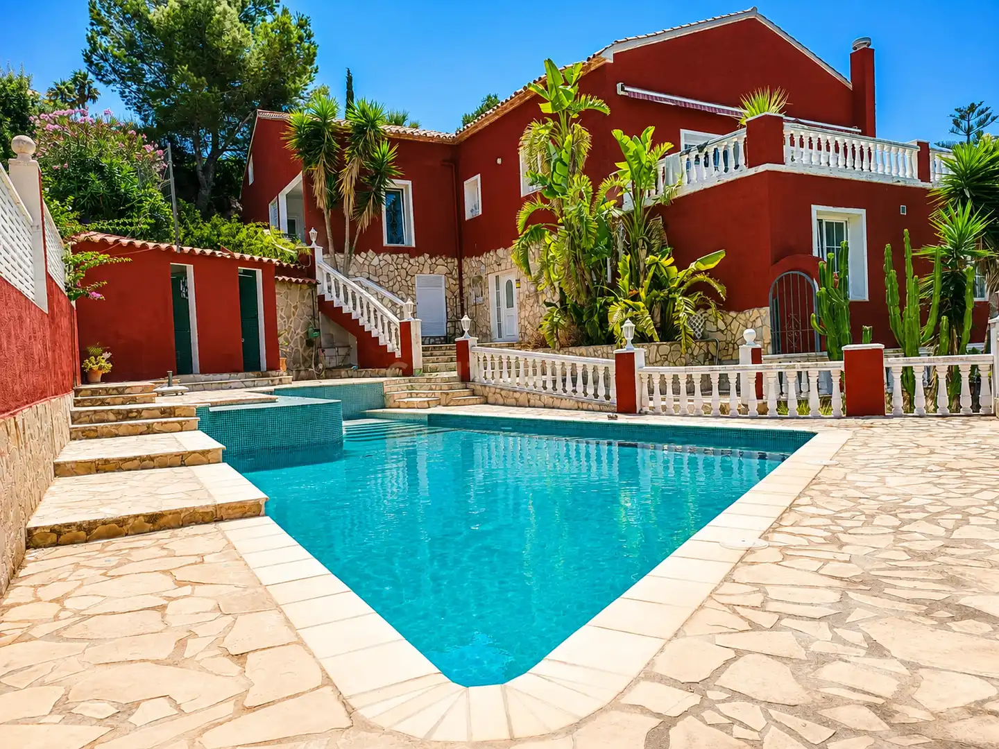 Villa avec piscine à vendre à UR COMETA III 20(G)CALP (ALICANTE)