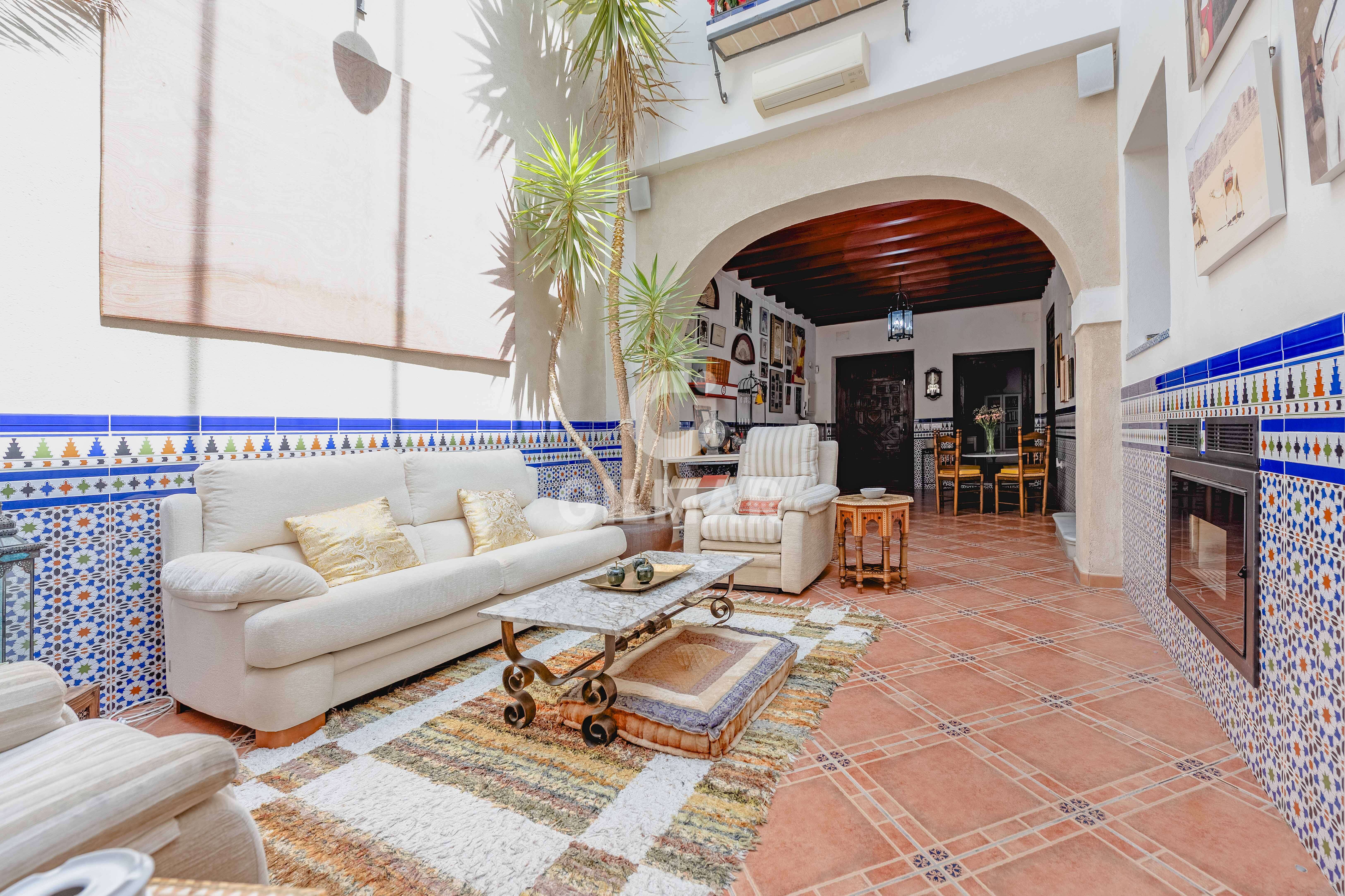 Sala d'estar de Casa adosada en venda en El Puerto de Santa María amb Calefacció