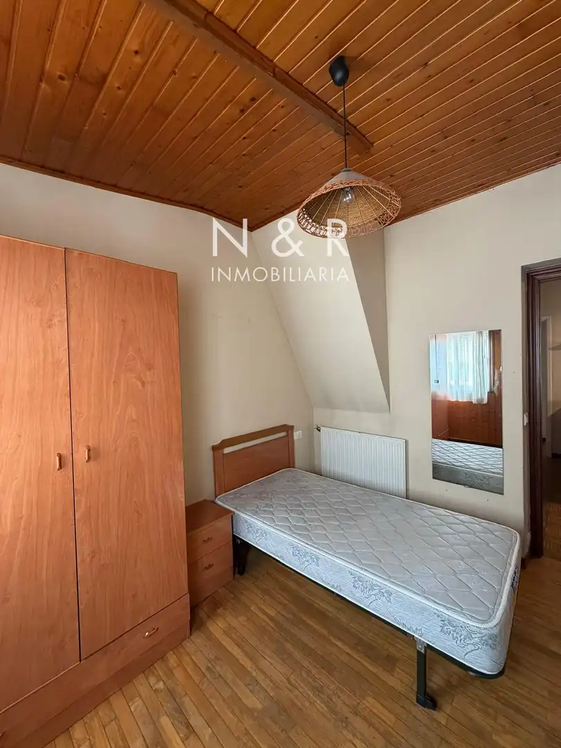 Habitación de Ático de alquiler en Santiago de Compostela  con Amueblado