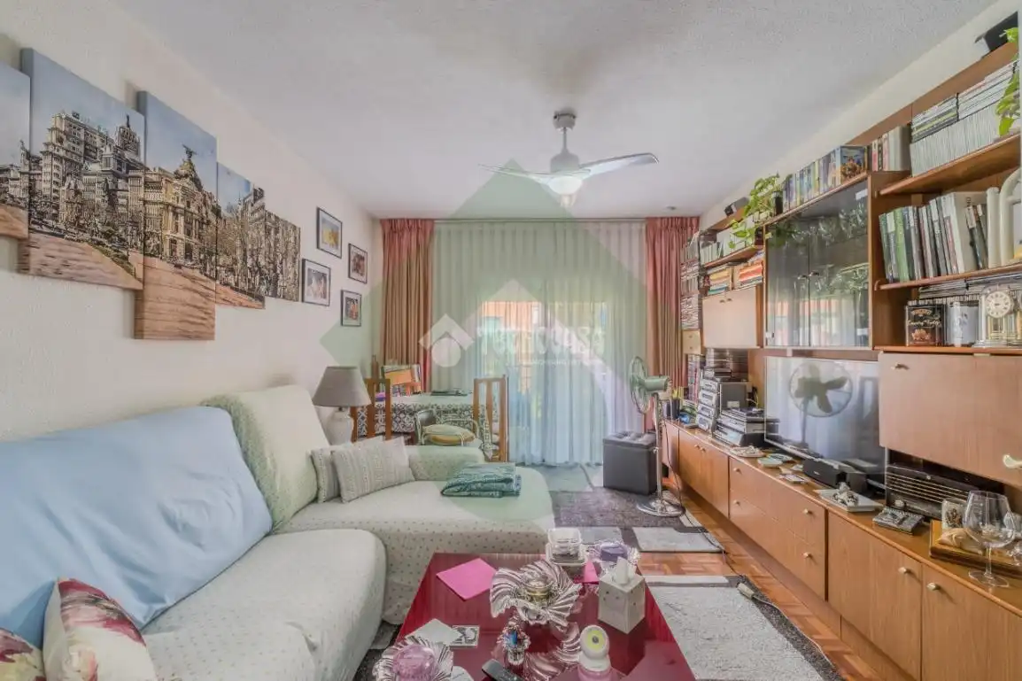 Living room of Flat for sale in Madrid  with Heating, Terrace and Balcony