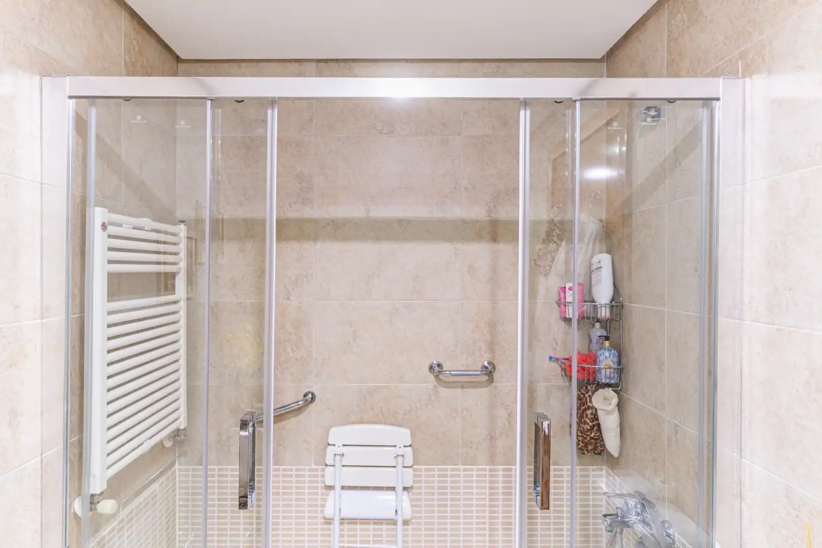 Badezimmer von Wohnung zum Verkauf in Las Rozas de Madrid mit Klimaanlage, Heizung und Parkett