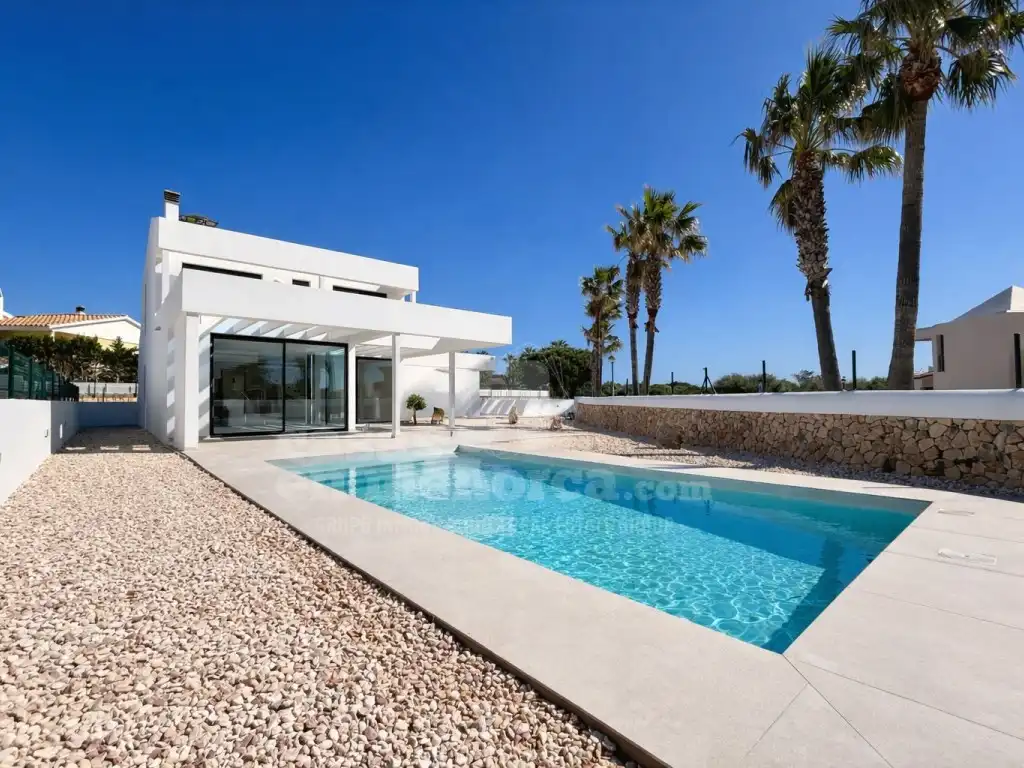Haus mit Pool zum Verkauf in Cala Blanca