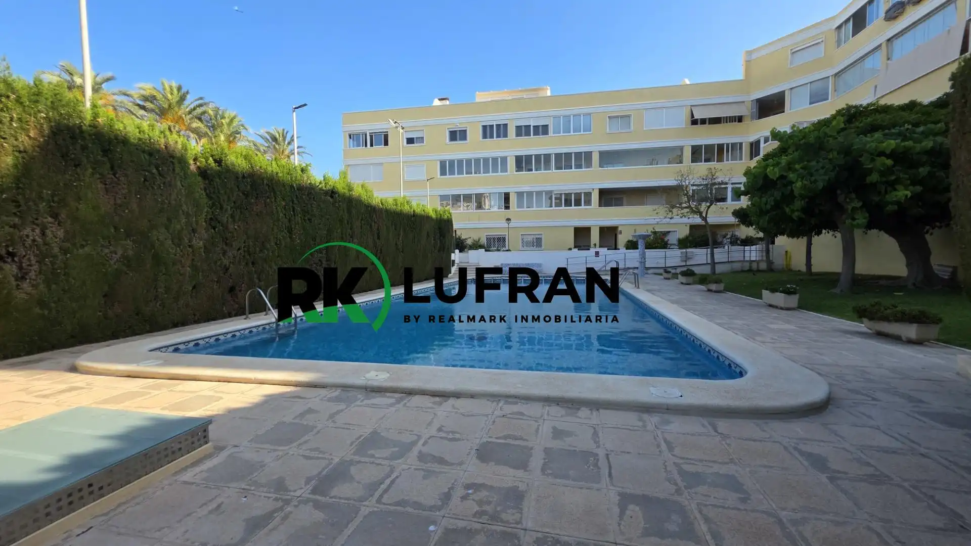 Außenansicht von Wohnung zum Verkauf in El Campello mit Klimaanlage, Privatgarten und Terrasse