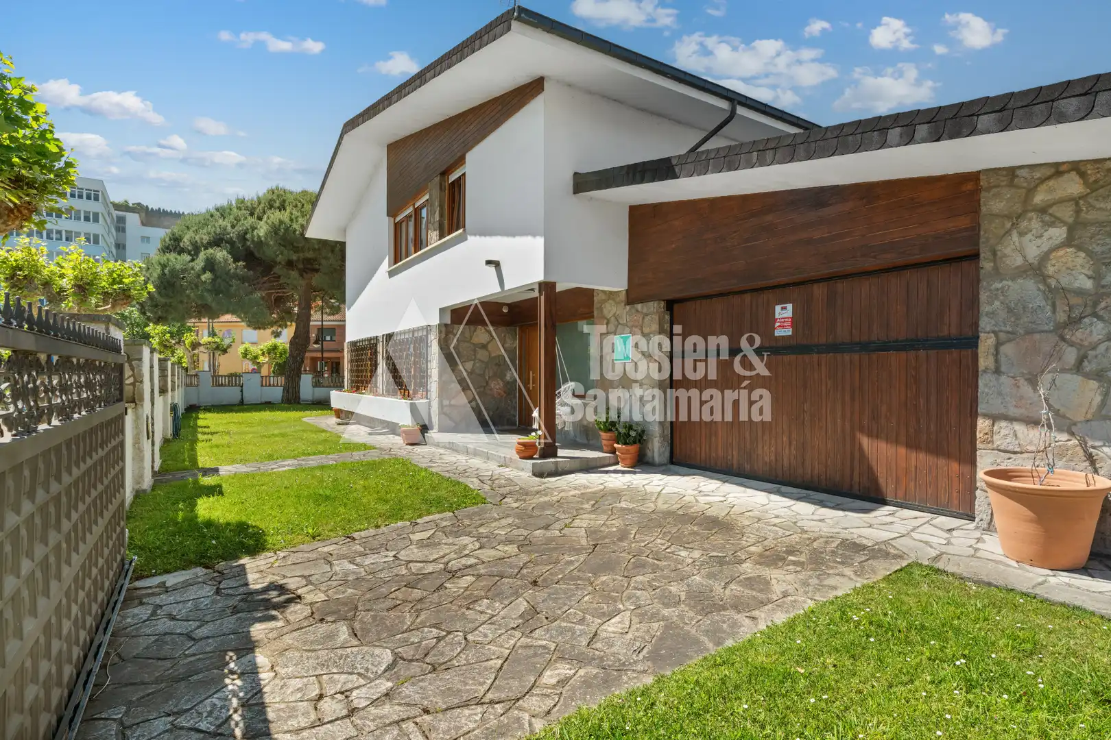 Vista exterior de Casa o chalet en venta en Castrillón con Calefacción, Jardín privado y Terraza