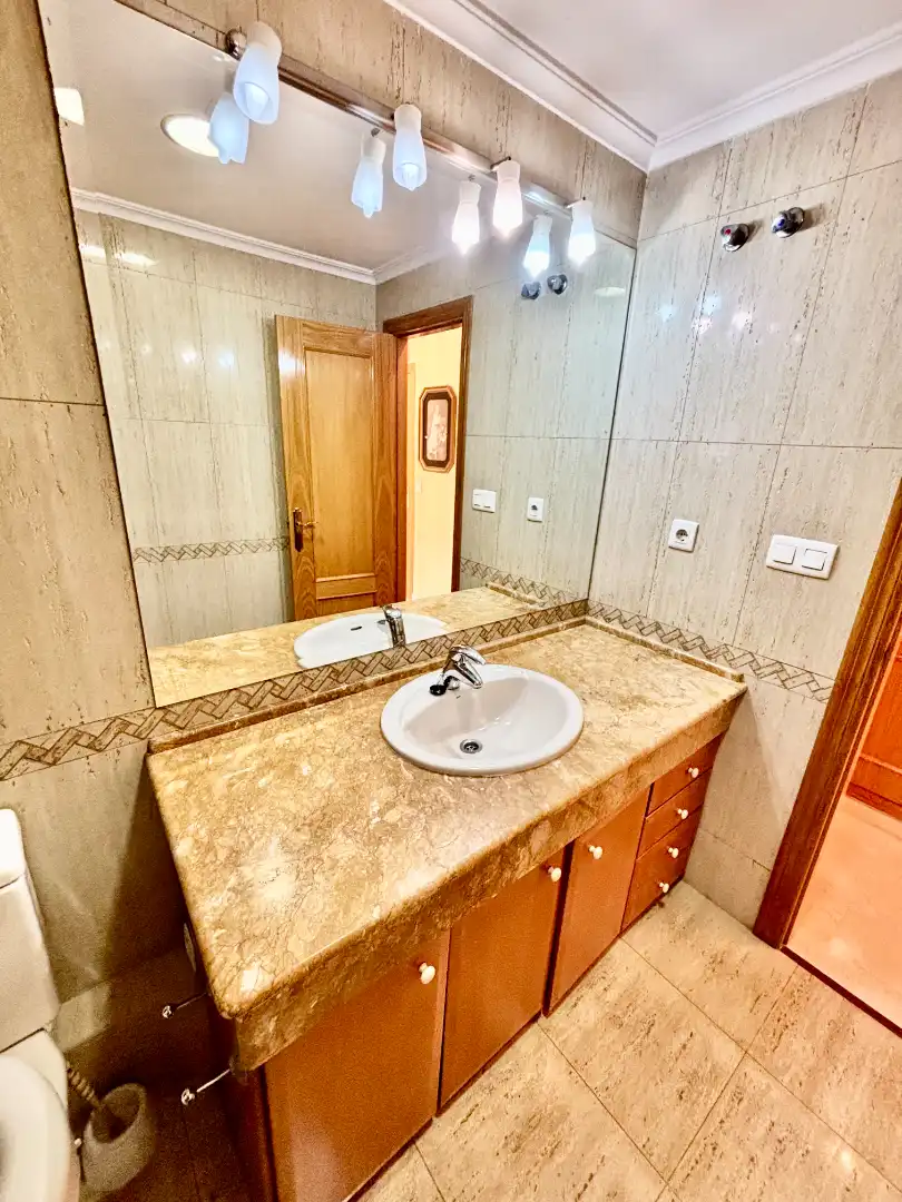 Baño de Piso en venta en Alicante / Alacant con Aire acondicionado, Calefacción y Terraza