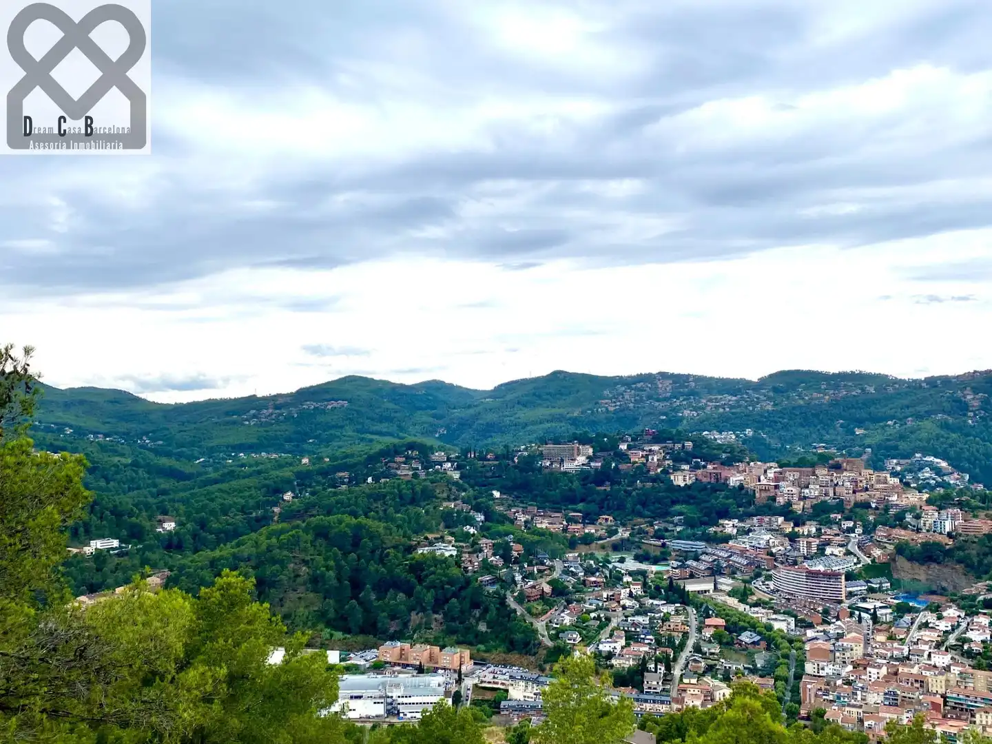Vista exterior de Casa o chalet en venta en Corbera de Llobregat con Calefacción, Jardín privado y Terraza