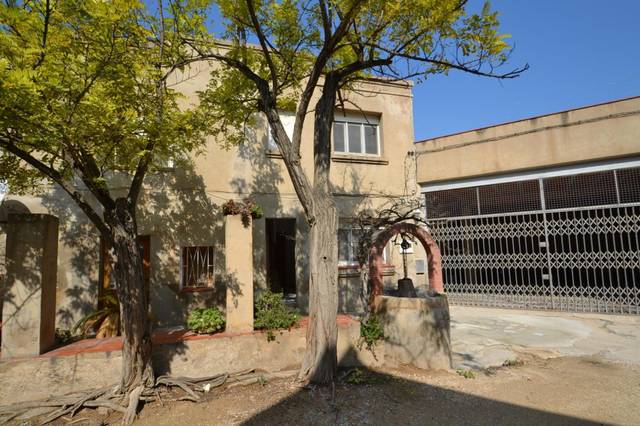 Casa-chalet en Venta en  RAMON Y CAJAL en Deltebre