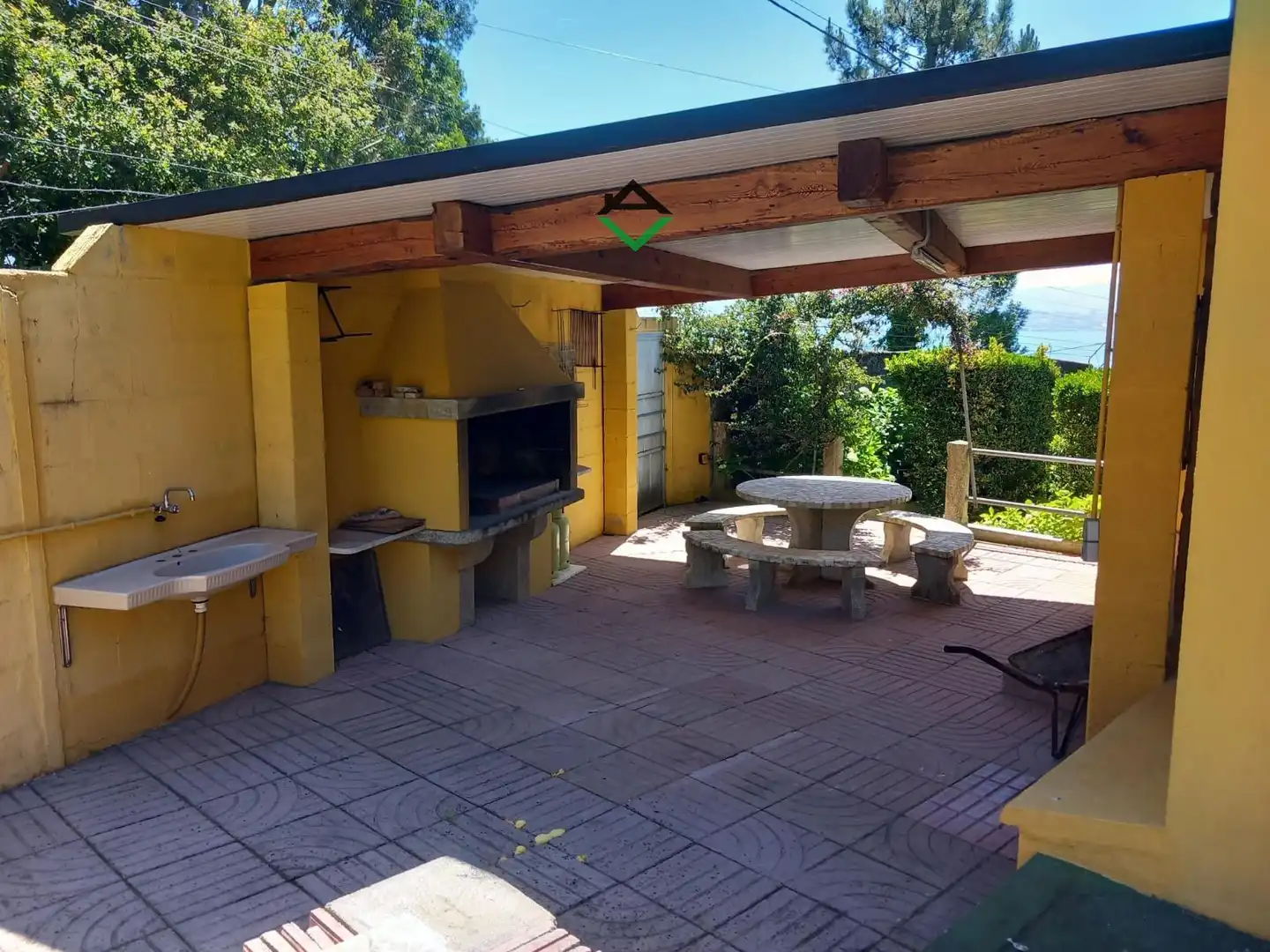 Terrassa de Casa o xalet en venda en Cangas  amb Calefacció, Terrassa i Traster