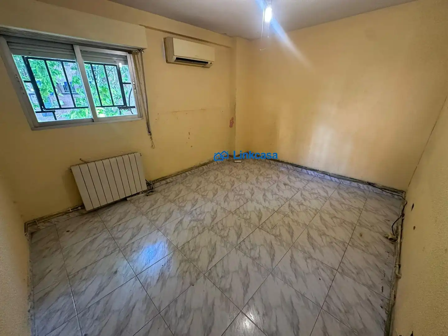 Flat for sale in Madrid  with Air Conditioner, Heating and Balcony