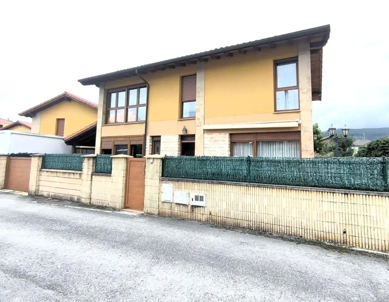 Villa mit Garten zum Verkauf in Santa María de Cayón, imagen 3