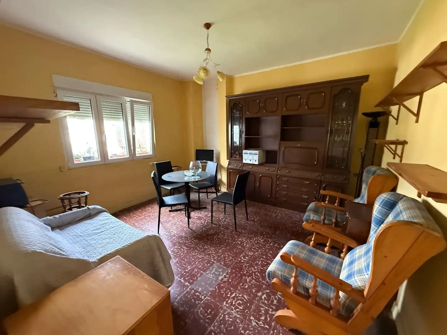 Sala d'estar de Casa o xalet en venda en Oviedo  amb Jardí privat