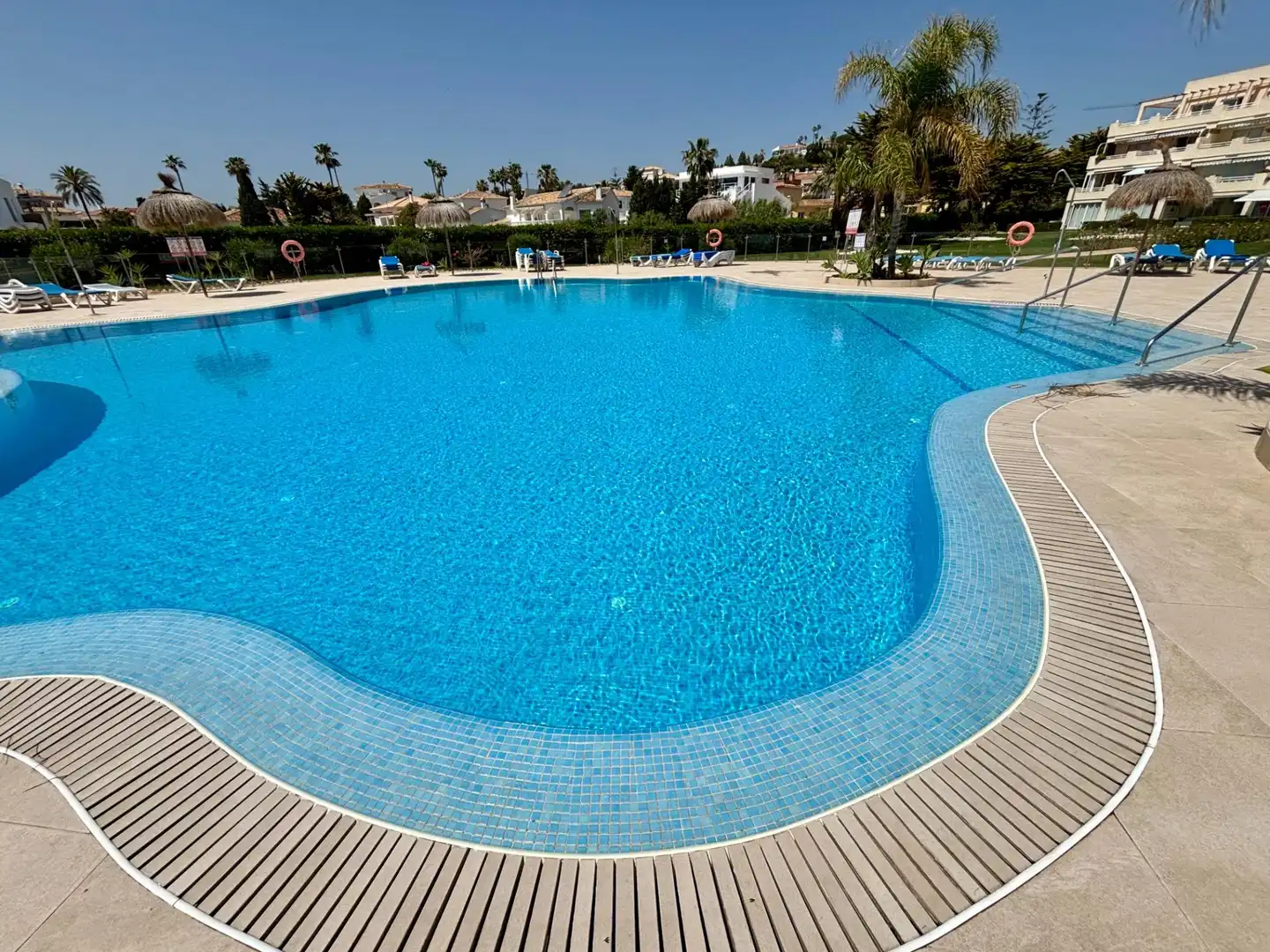 Piscina de Apartament en venda en Mijas amb Aire condicionat, Calefacció i Jardí privat