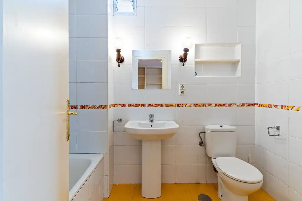 Flat with terrace for sale in Calle de Ponzano, imagen 12