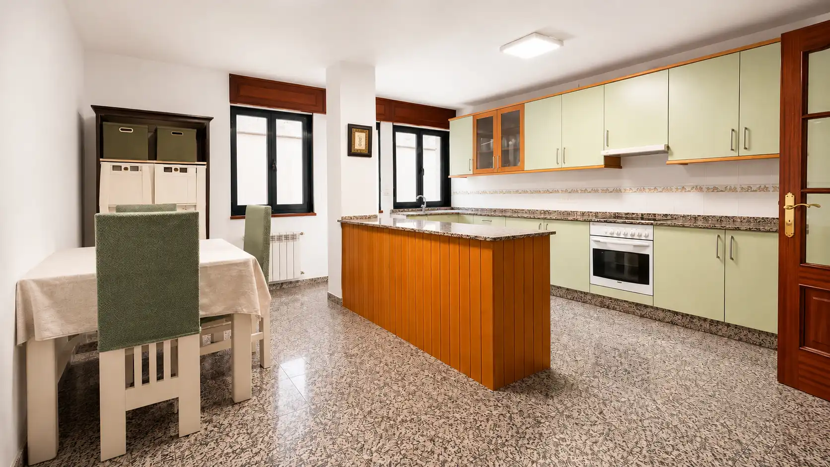 Flat with lift for sale in Estrada de Castela 41