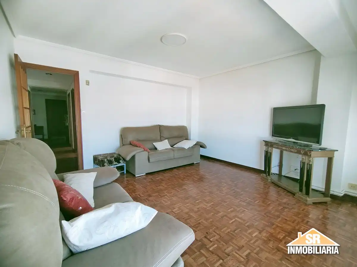 Sala d'estar de Pis de lloguer en A Coruña Capital  amb Parquet, Forn i Rentadora