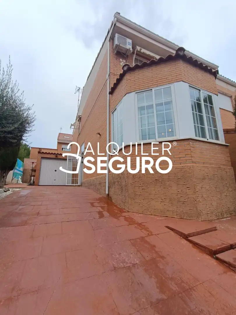 Exterior view of Houses for rent in Los Robles  