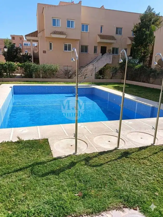 Piscina de Àtic en venda en Roquetas de Mar amb Aire condicionat, Terrassa i Moblat