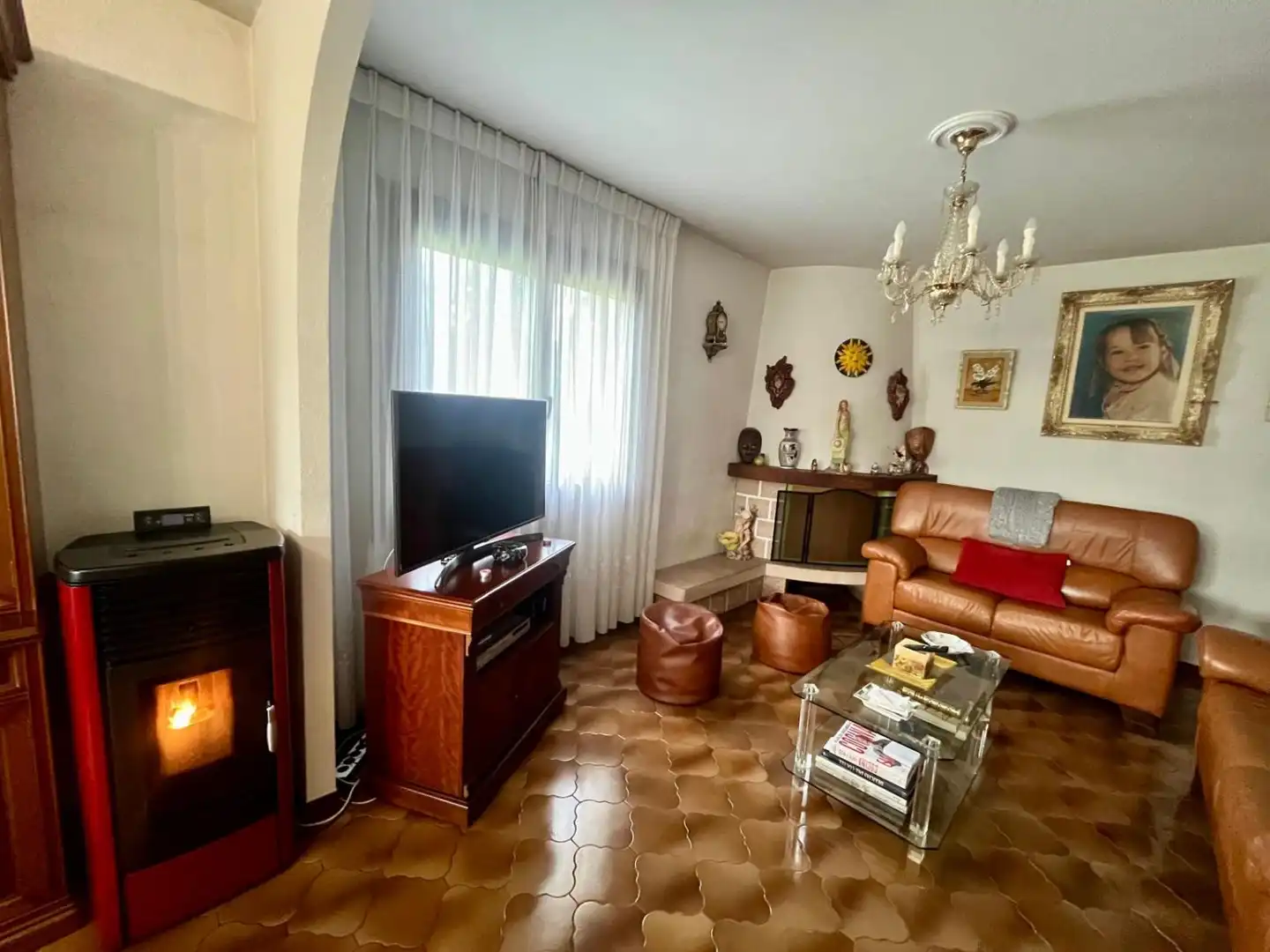 Sala d'estar de Casa o xalet en venda en Carballo amb Calefacció