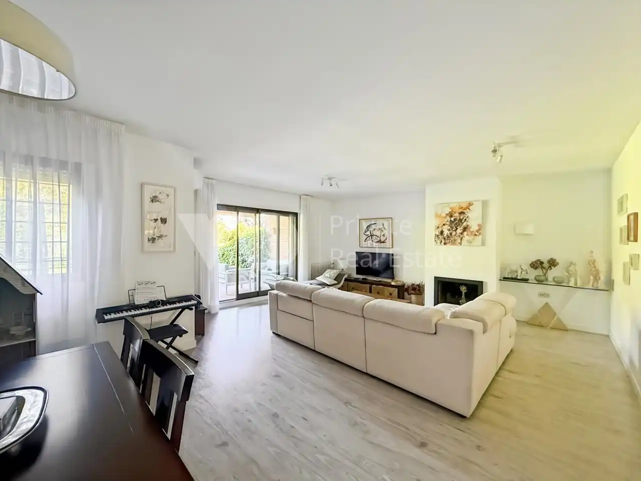Sala de estar de Casa adosada en venta en Majadahonda con Aire acondicionado, Calefacción y Jardín privado