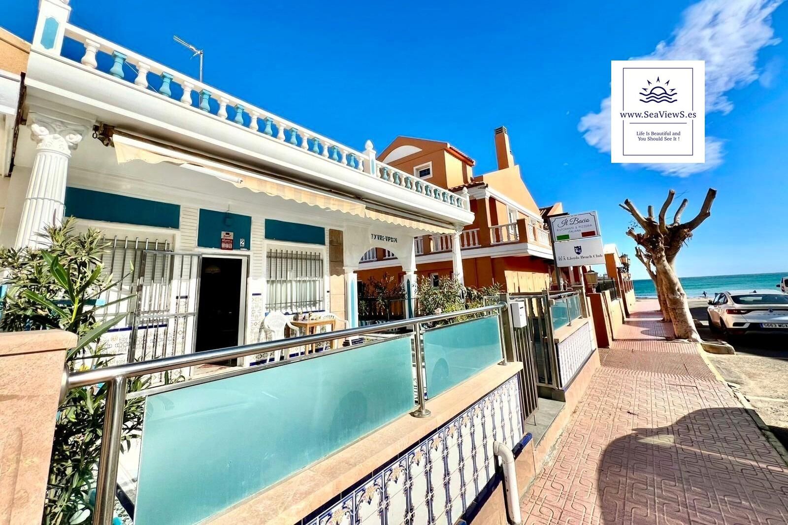 Vista exterior de Casa adosada en venda en Torrevieja amb Aire condicionat, Calefacció i Jardí privat