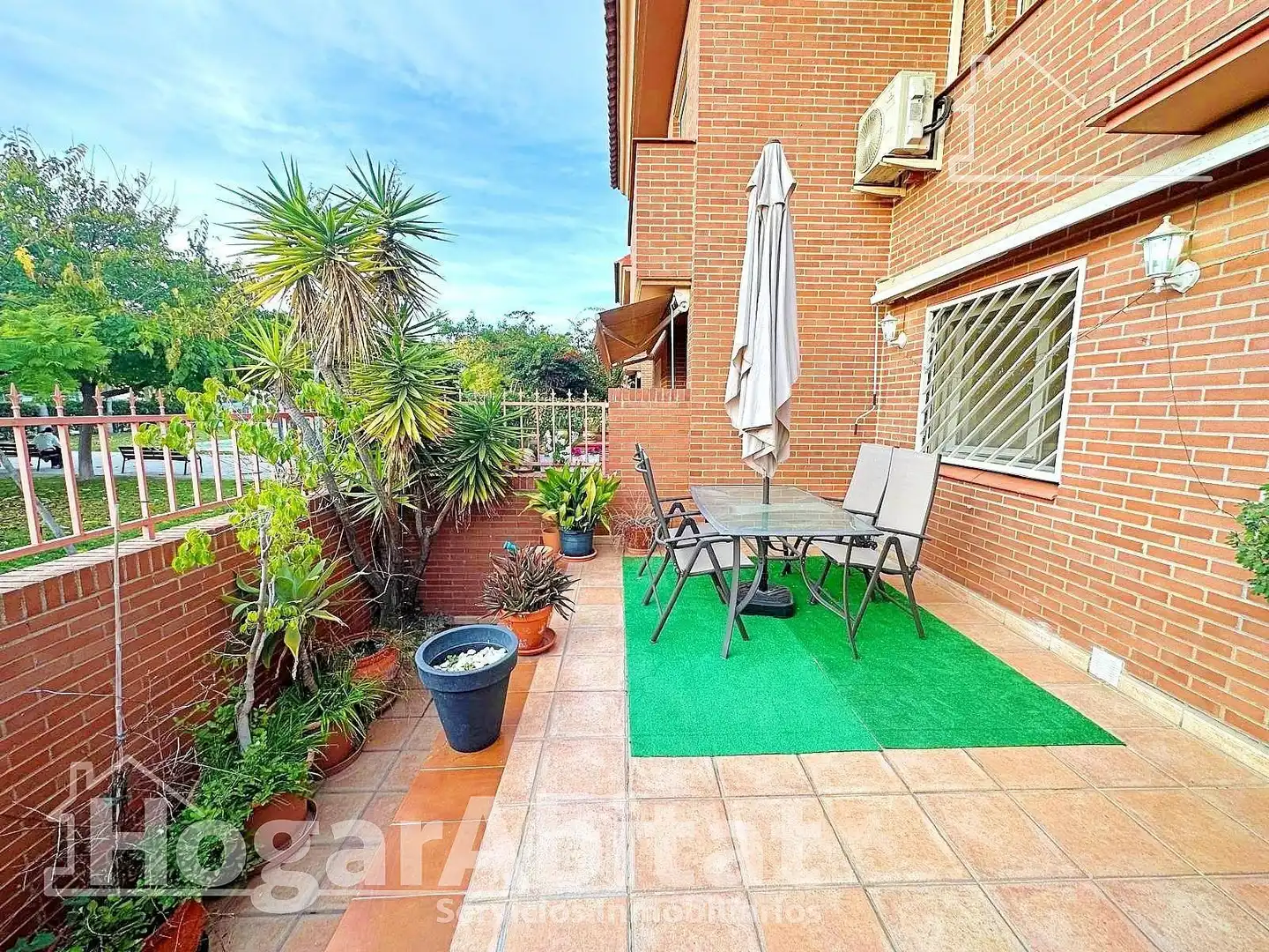 Jardí de Casa adosada en venda en Alicante / Alacant amb Aire condicionat, Calefacció i Jardí privat
