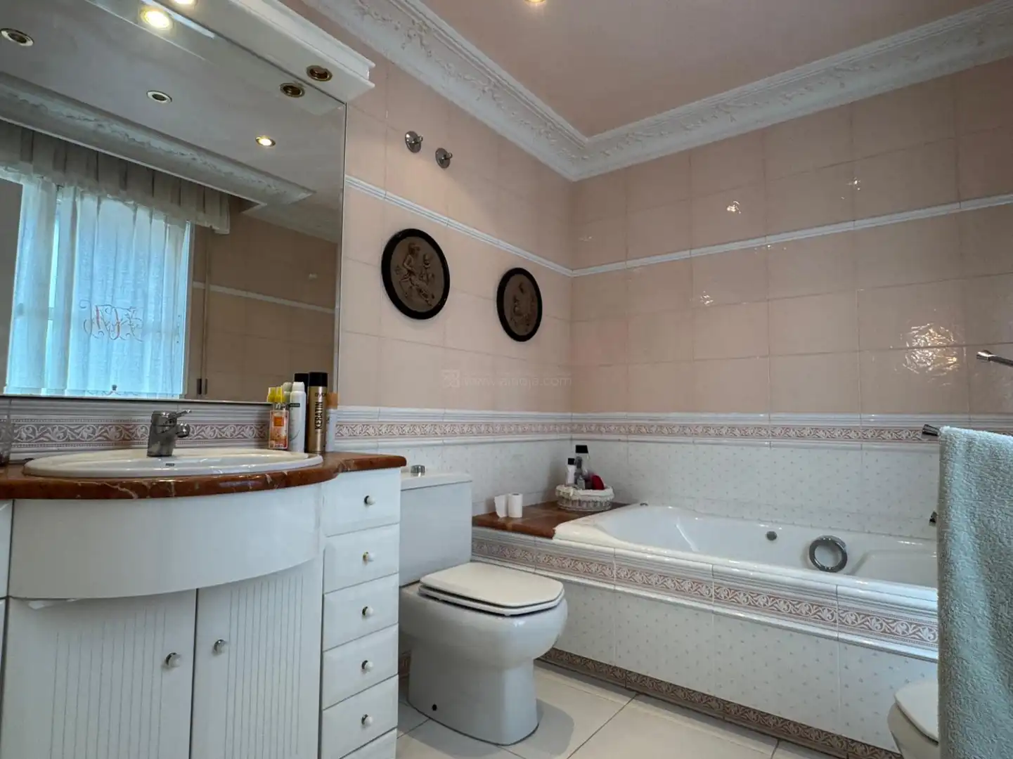 Badezimmer von Haus oder Chalet zum Verkauf in  Logroño mit Klimaanlage, Heizung und Privatgarten