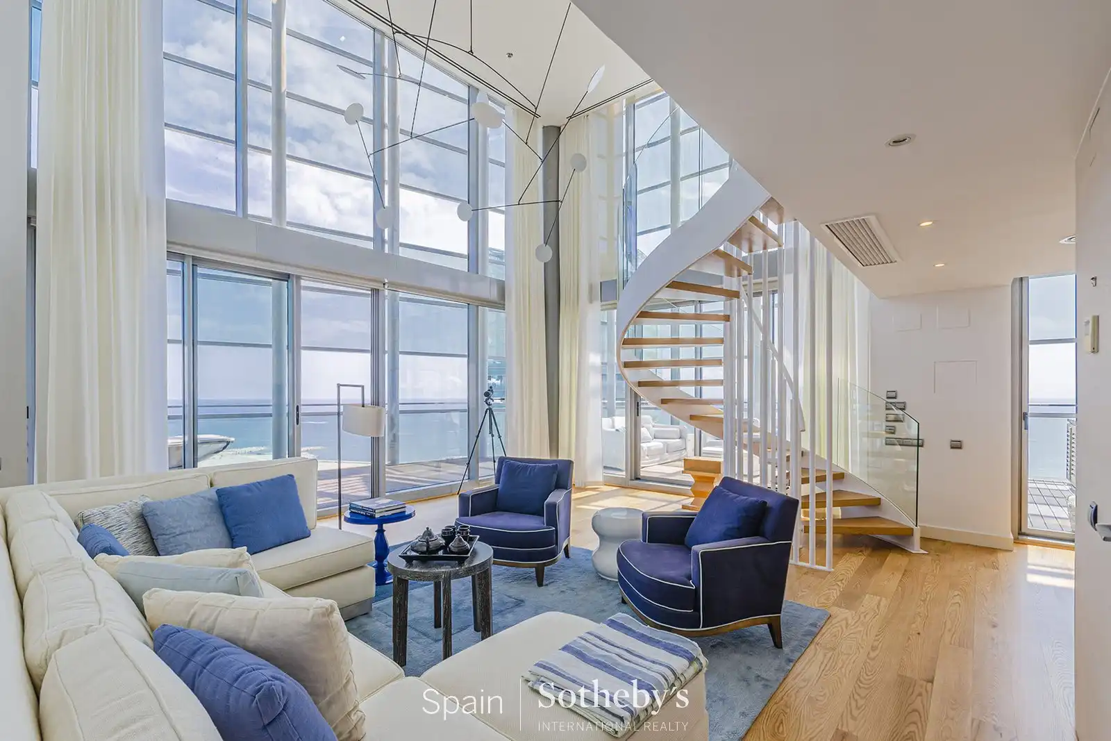 Sala de estar de Ático en venta en Barcelona con Calefacción, Terraza y Trastero
