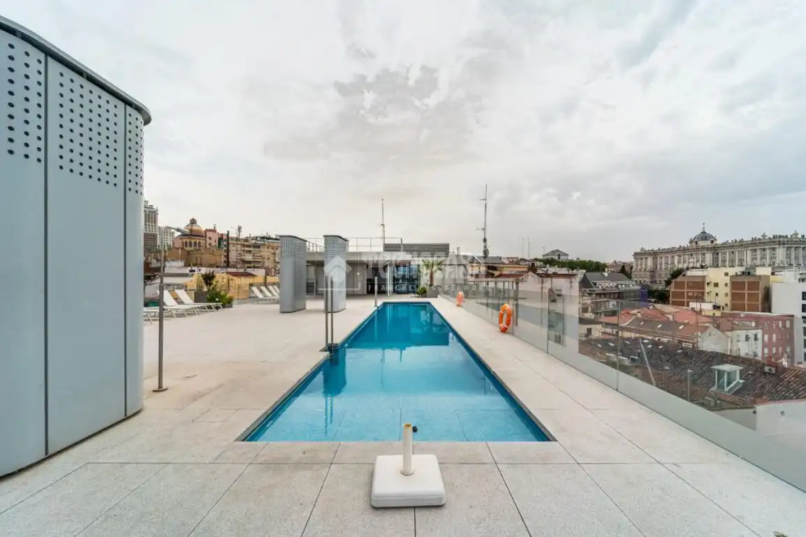 Swimming pool of Study for rent in Madrid  with Air Conditioner, Heating and Terrace