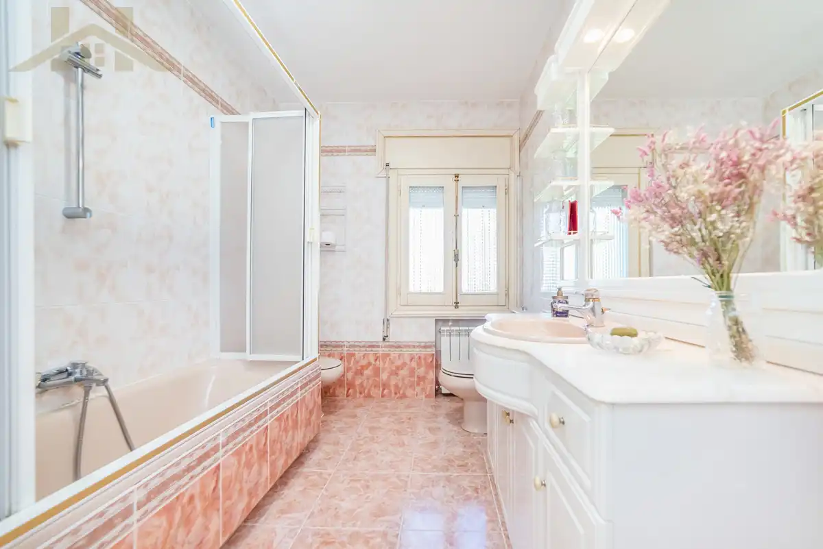 Bathroom of Country homes for sale in Ciempozuelos  with Private garden, Storage room and Swimming Pool