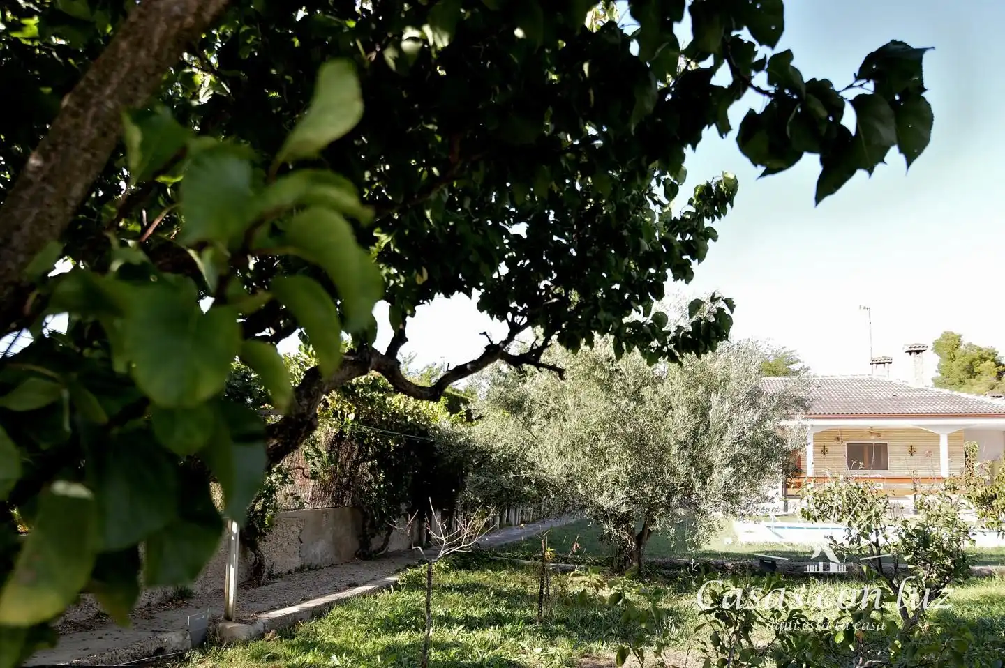Jardí de Casa adosada en venda en Zaragoza amb Jardí privat, Traster i Piscina