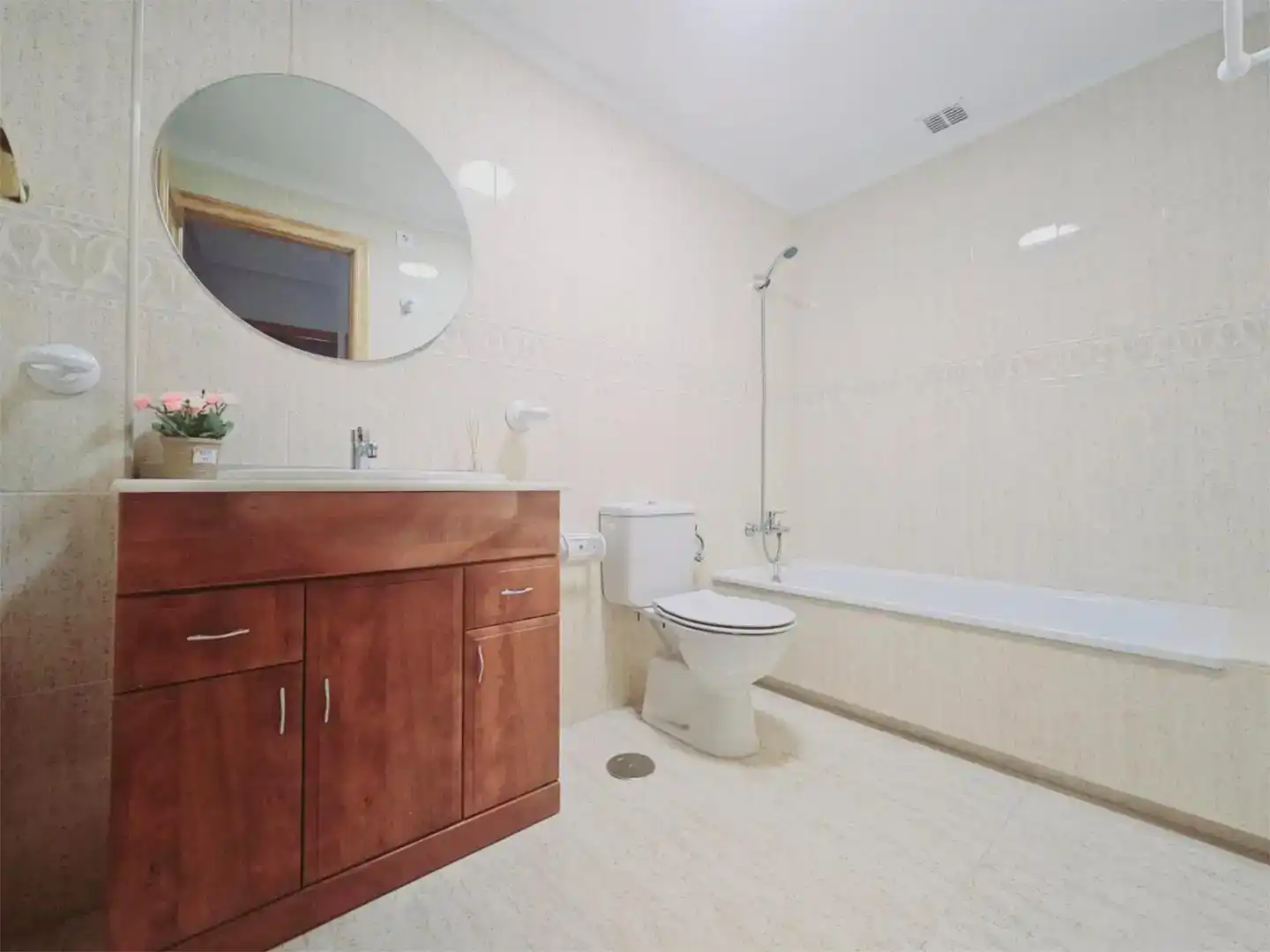 Badezimmer von Wohnung zum Verkauf in Daya Vieja mit Klimaanlage, Schwimmbad und Balkon