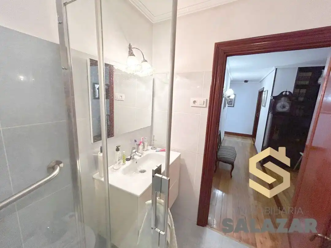 Baño de Piso de alquiler en Bilbao  con Calefacción y Terraza