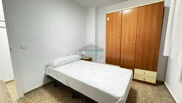 Bedroom of Flat for rent in Granada  with Furnished, TV and Balcony