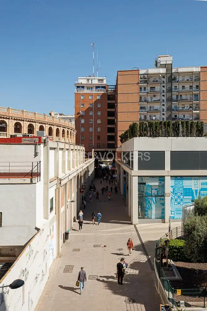 Außenansicht von Wohnung zur Miete in Valencia mit Klimaanlage, Heizung und Terrasse