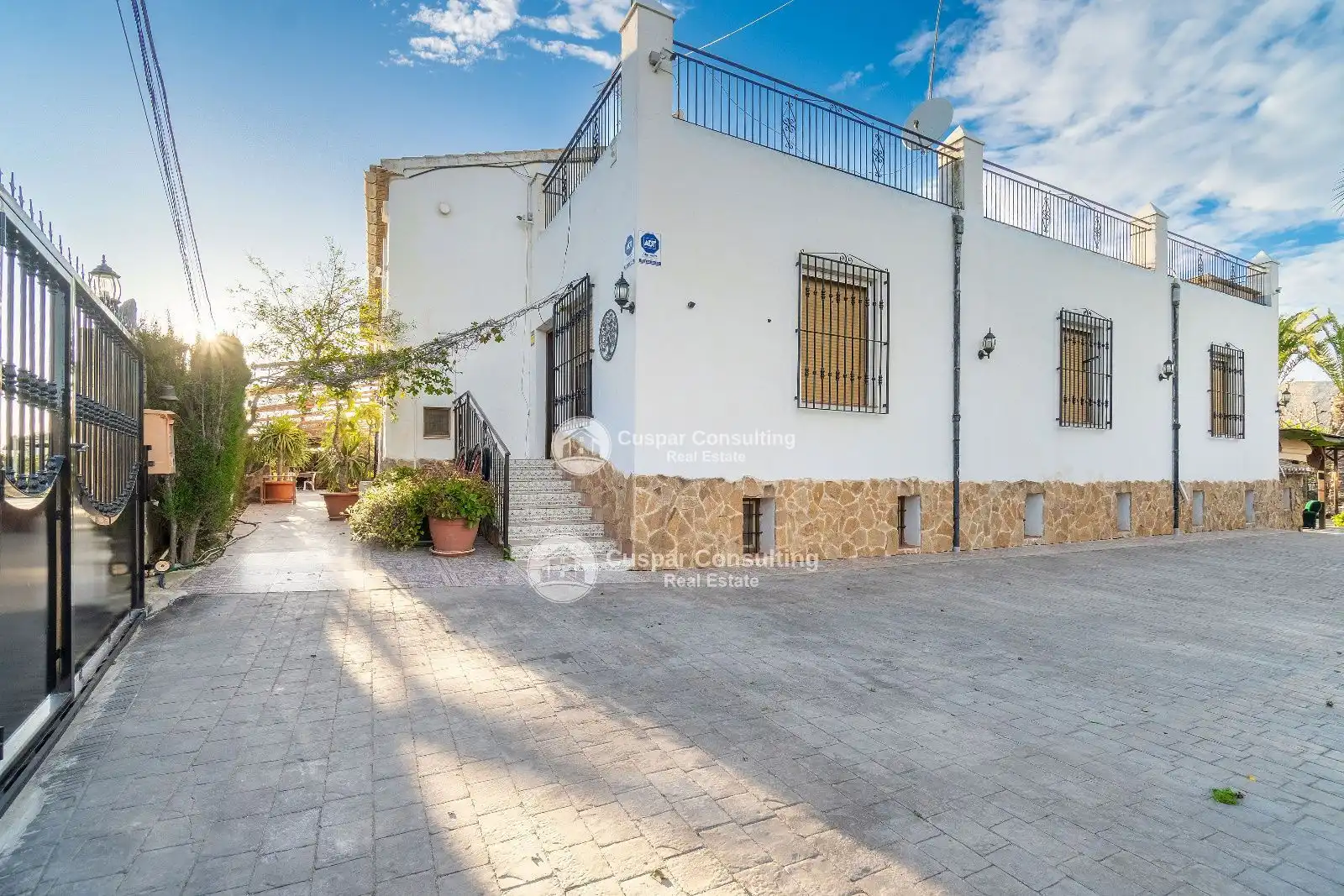 Vista exterior de Casa o xalet en venda en Orihuela amb Aire condicionat, Calefacció i Terrassa