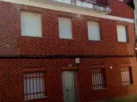 Vista exterior de Pis en venda en Deleitosa amb Moblat i Balcó