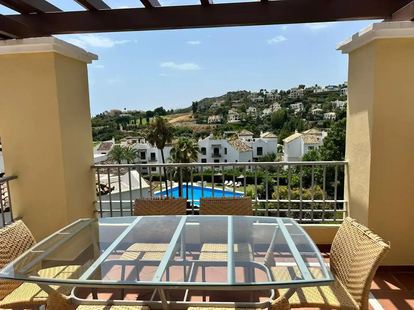 Terrassa de Apartament de lloguer en Benahavís amb Aire condicionat i Piscina