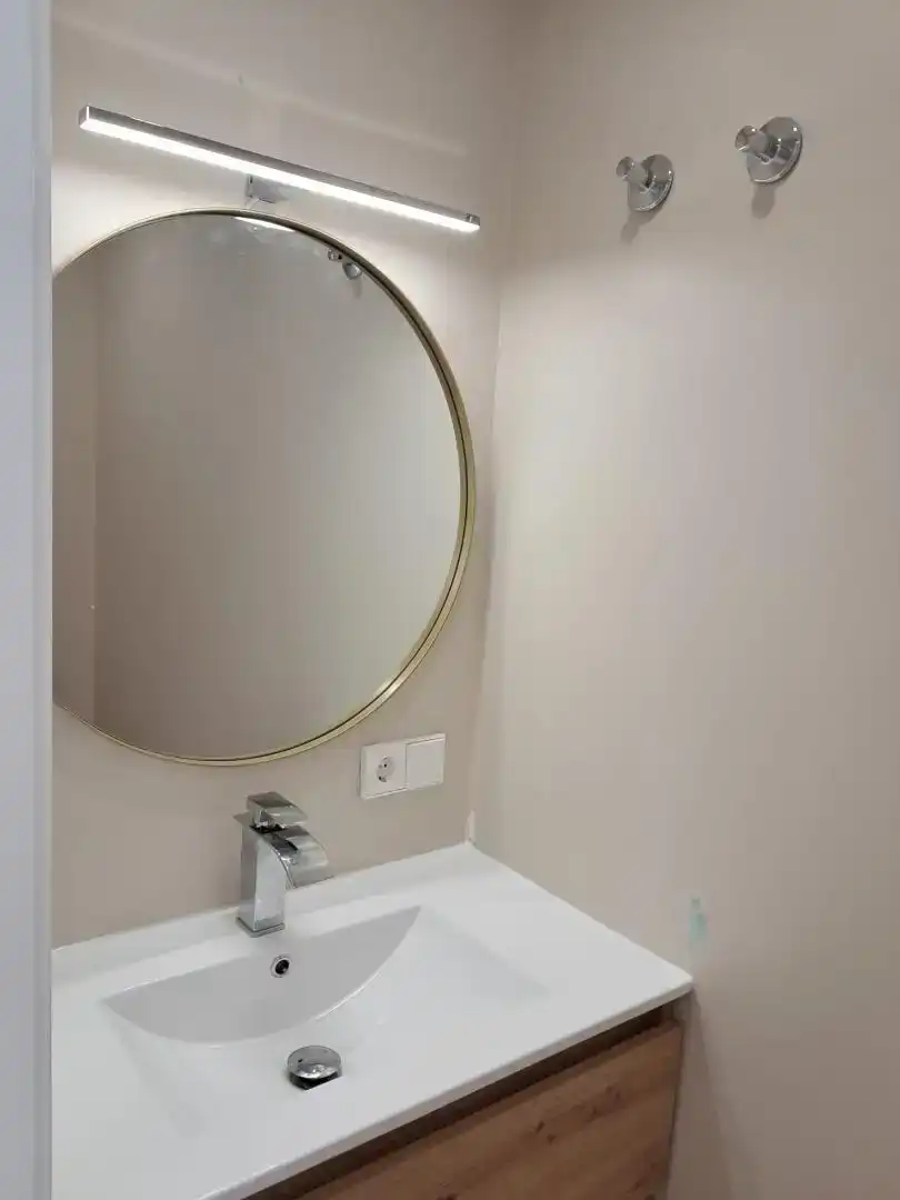 Badezimmer von Wohnung zur Miete in Marbella mit Klimaanlage und Balkon