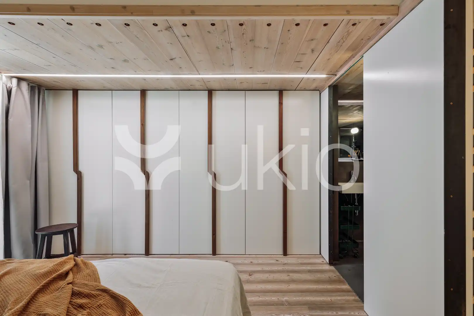 Dormitori de Apartament de lloguer en Barcelona amb Aire condicionat, Terrassa i Moblat