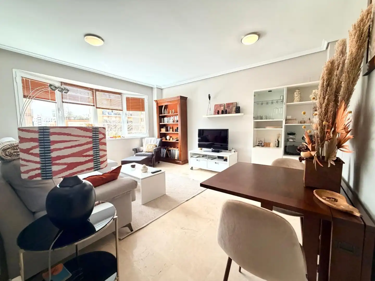 Sala d'estar de Pis de lloguer en  Sevilla Capital amb Aire condicionat, Jardí privat i Terrassa