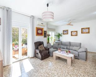 Living room of Flat for sale in  Granada Capital  with Air Conditioner, Heating and Balcony