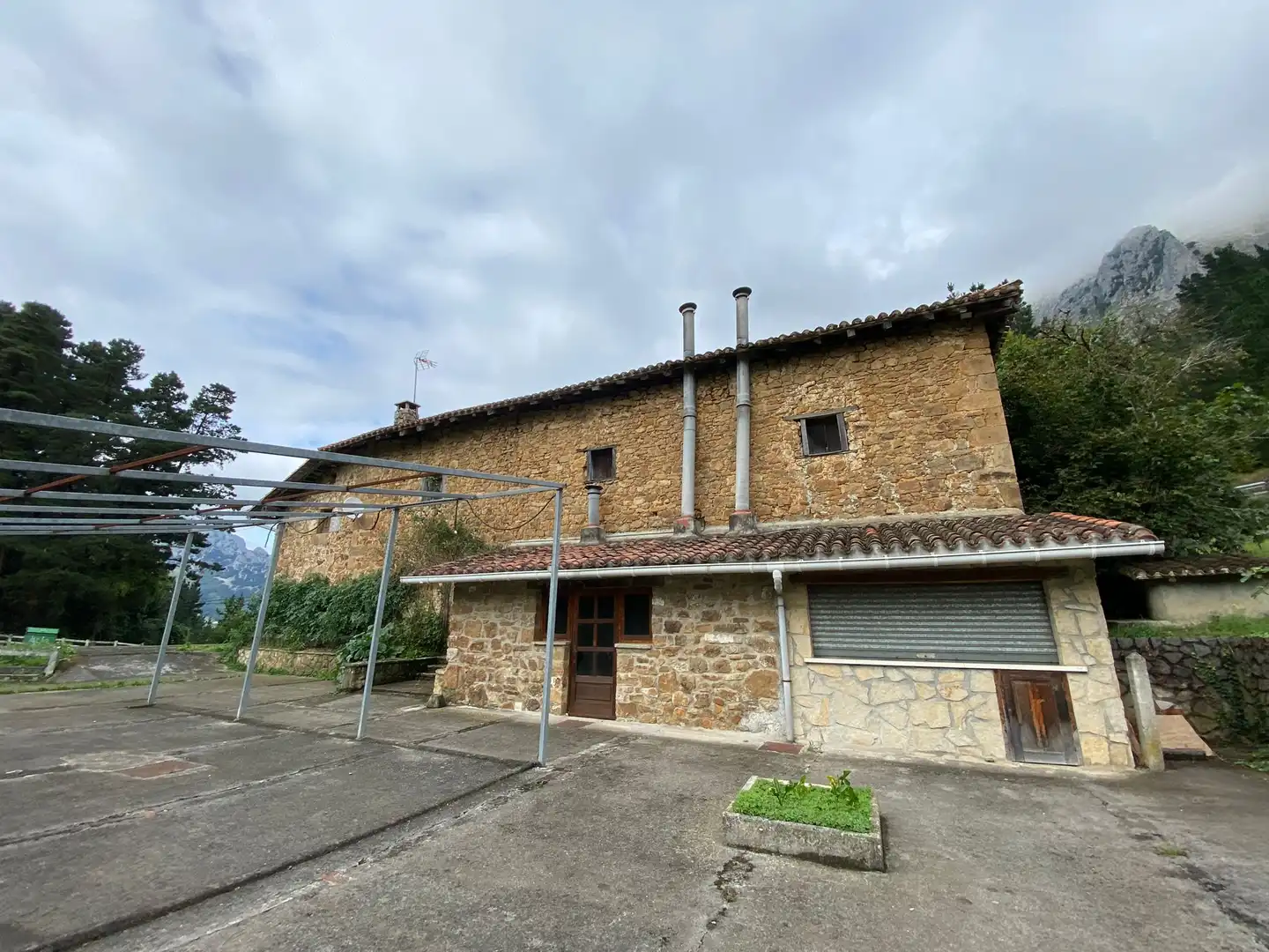 Exterior view of Houses for sale in Mañaria  with Private garden, Storage room and Furnished