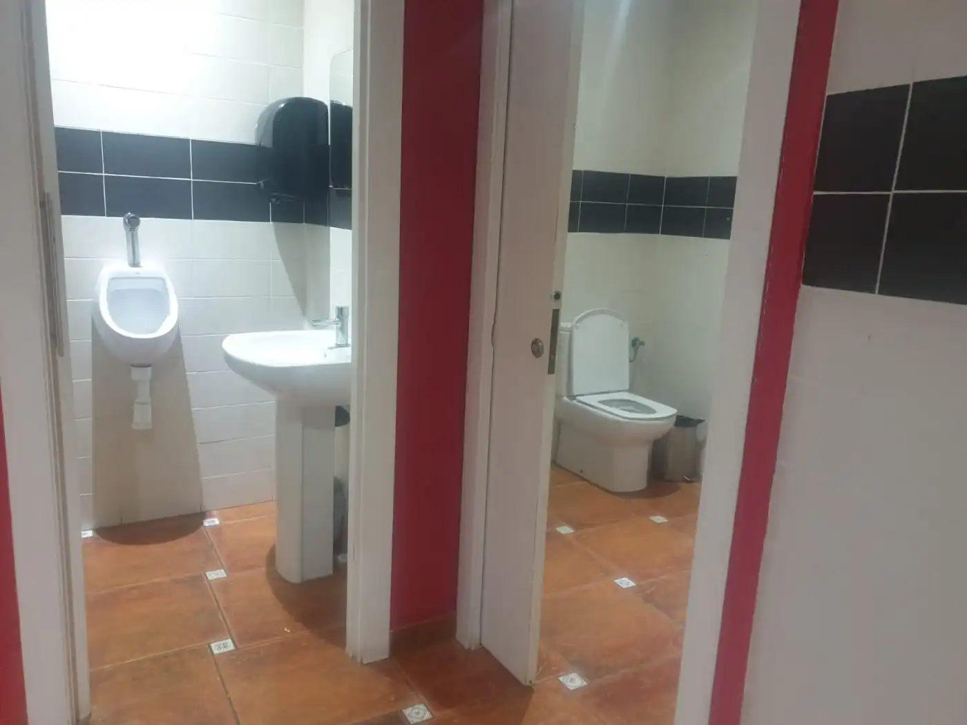 Baño de Local en venta en Salou con Aire acondicionado y Amueblado
