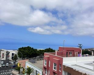 Vista exterior de Àtic en venda en Guía de Isora amb Terrassa
