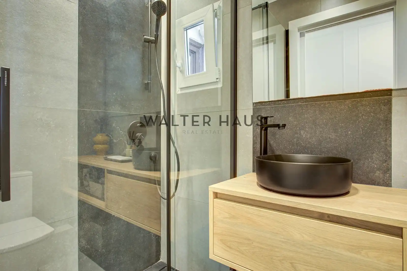 Baño de Piso en venta en Barcelona con Aire acondicionado, Calefacción y Terraza
