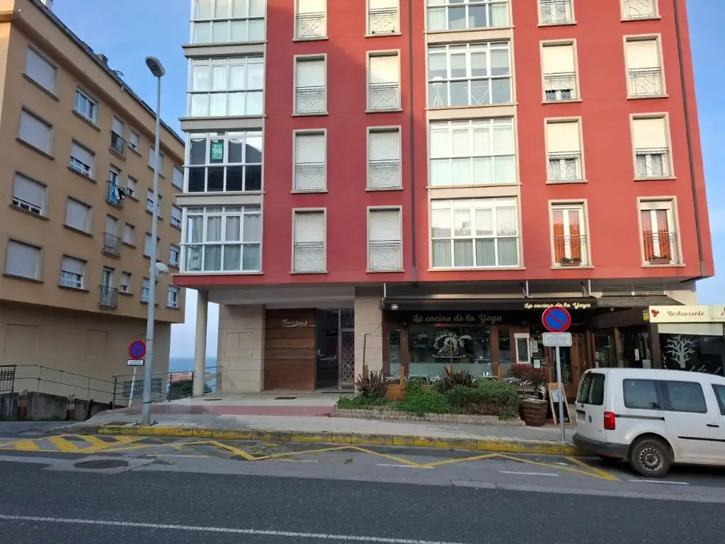 Vista exterior de Piso en venta en Burela con Calefacción, Trastero y Amueblado