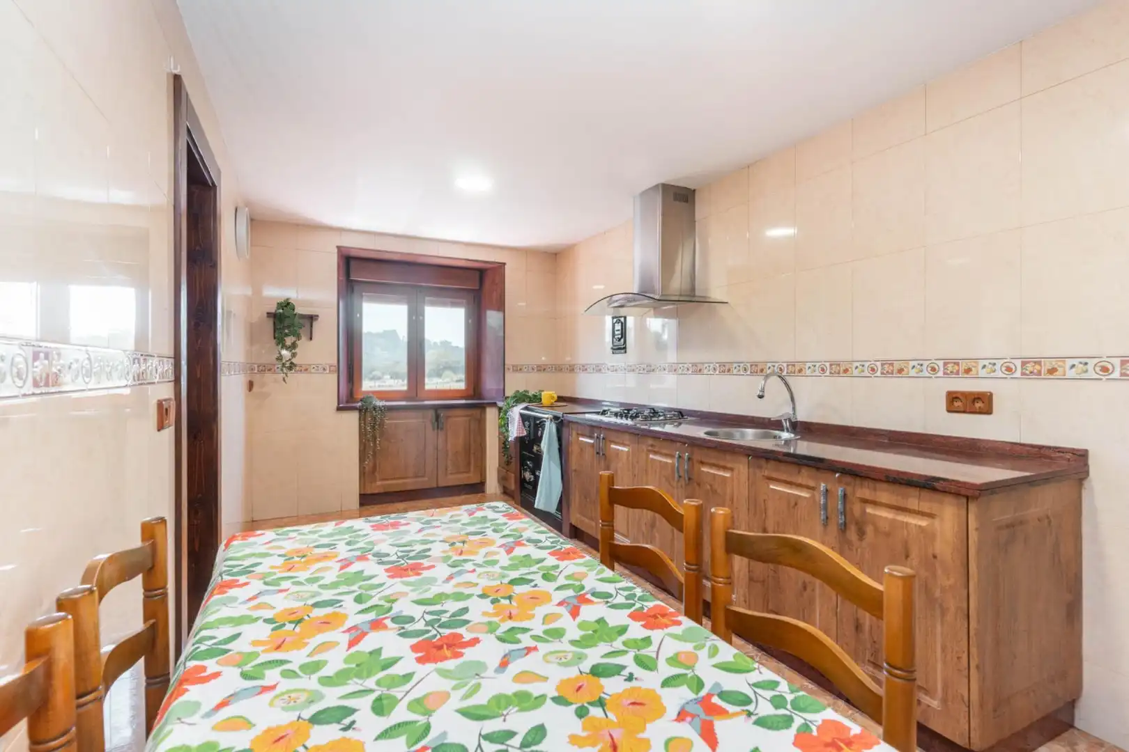 Cocina de Casa o chalet en venta en Sariego con Calefacción, Terraza y Amueblado