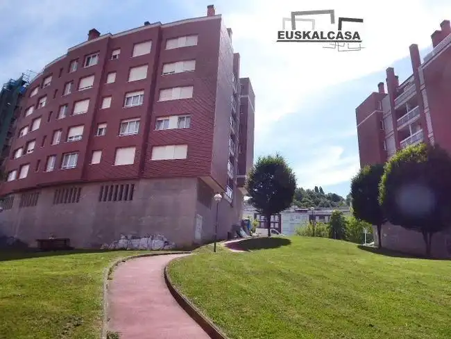 Vista exterior de Pis en venda en Bilbao  amb Calefacció, Terrassa i Traster